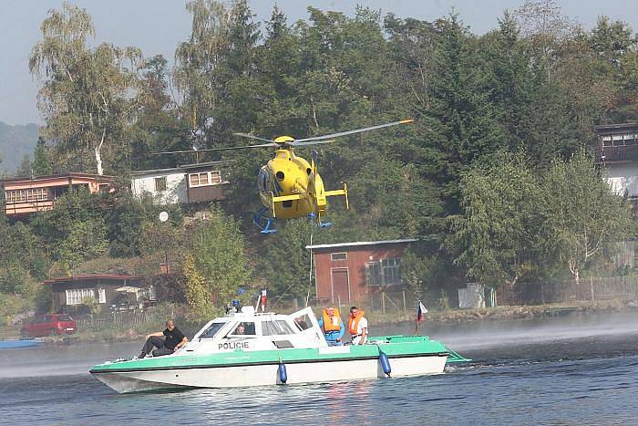 Na řece Labe proběhlo taktické cvičení hasičů a záchranářů.