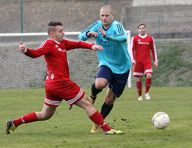 Fotbalisté Neštěmic (červení) doma porazili v derby Střekov 4:1.