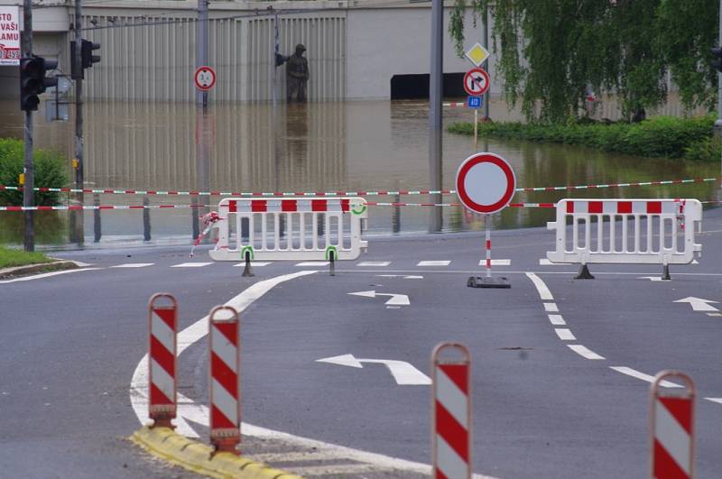 Voda v centru Ústí nad Labem, čtvrteční ráno.