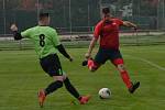 Fotbalisté Junioru Děčín (červené dresy) doma porazili Svádov 3:1.