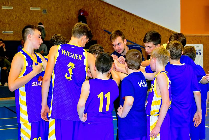 Basketbalisté Slunety Ústí nad Labem do 14 let vyhráli na hřišti Tygrů Praha 74:72.