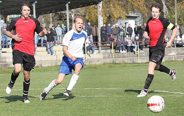 1. B třída  -   MSK Trmice (bílí) proti  FK Jiskra Velké Březno (červení) 