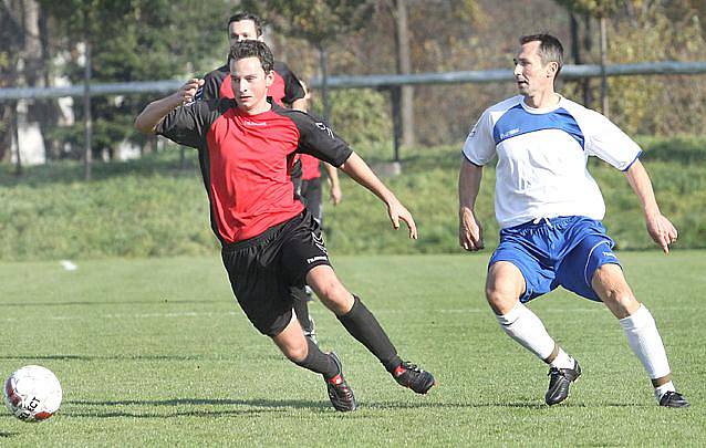 1. B třída  -   MSK Trmice (bílí) proti  FK Jiskra Velké Březno (červení) 