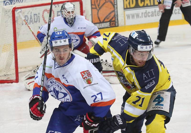 Hokejisté Slovanu (žlutí) doma prohráli s Litoměřicemi vysoko 0:5.