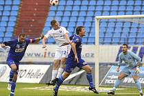 Utkání 28. kola první fotbalové ligy FC Baník Ostrava - FK Ústí nad Labem 14. května v Ostravě. Zleva ústecký obránce Lukáš Dvořák, obránce Baníku Zdeněk Šmejkal, obránce Ústí Pavel Dreksa a ústecký brankář Přemysl Kovář.