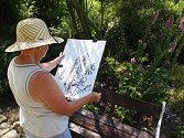 Posluchači Univerzity třetího věku UJEP v rámci kurzu malovali v prostorách Botanické zahrady v Teplicích.
