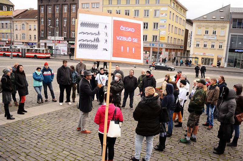 Demonstrace proti vládním protiepidemickým opatřením v centru Ústí nad Labem