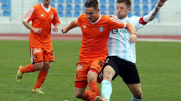 Ústečtí fotbalisté (modro-bílí) doma porazili Olomouc B 2:1.