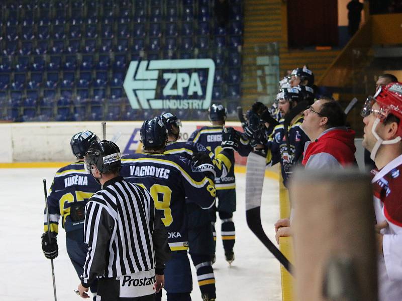 Fotoreport ze zápasu HC Slovan ÚnL vs. HC Frýdek-Místek 25.11. ´17, hokejisté Ústí slaví gól