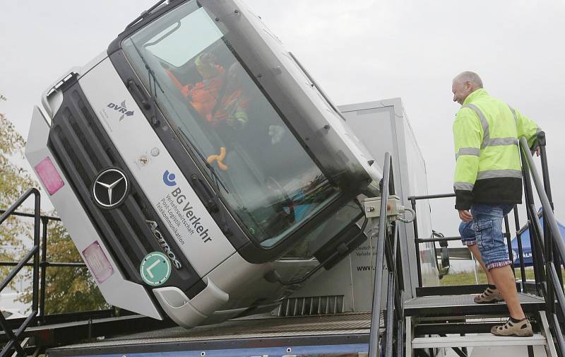 Dopravně bezpečnostní akce policie ČR a Německa zaměřená na kamiony a autobusy.