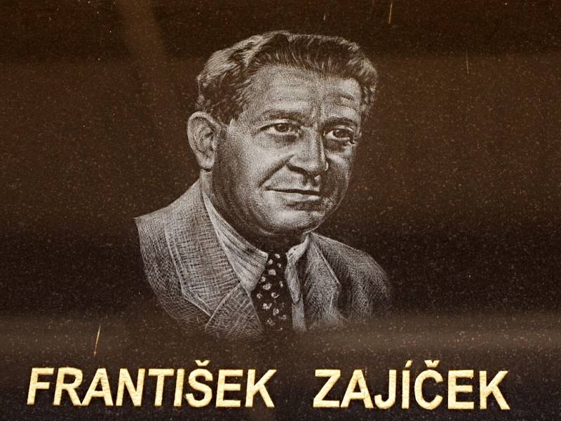 Na odbojáře Františka Zajíčka, nespravedlivě popraveného v roce 1954, vzpomínaly  osobnosti veřejného života v Ústí i jeho vnučka Irena Laurichová. 