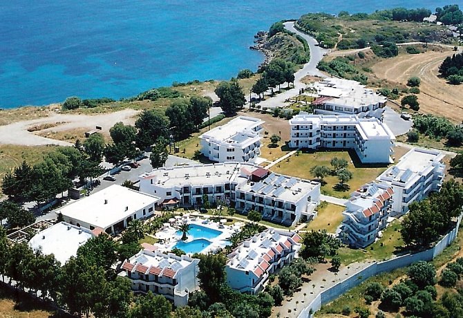 Ostrovem věčného slunce je nazýván čtvrtý největší ostrov Řecka a největší ostrov souostroví Dodekanésos, bájný Rhodos, který se nachází pouhých 18 km od Turecka.