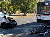 Nehoda osobního automobilu a trolejbusu na Kamenném vrchu