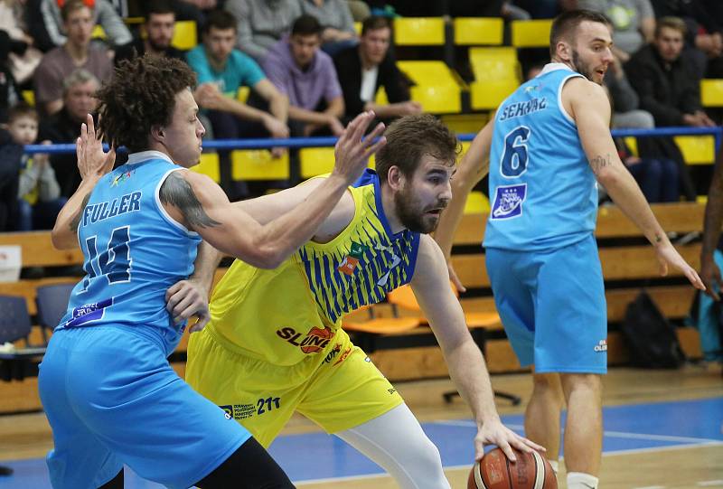 Basketbalový zápas mezi Ústím nad Labem a Olomouckem.