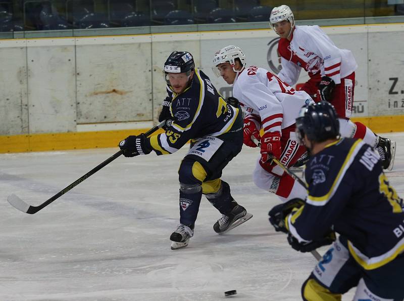 Ústečtí hokejisté (modří) doma podlehli Slavii 1:2 v prodloužení. 