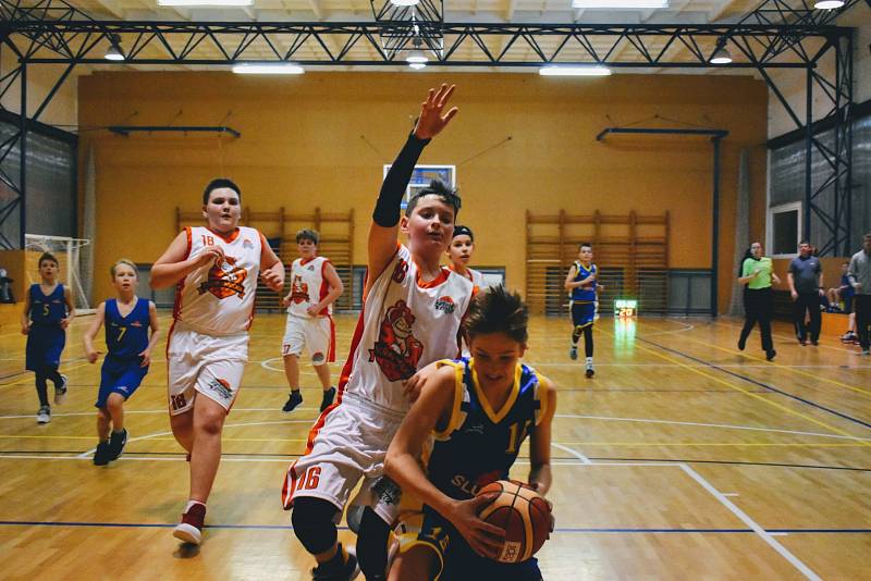 Basketbalisté Slunety Ústí n. L. v kategorii U13 vyhráli oba pondělní zápasy v Lounech.