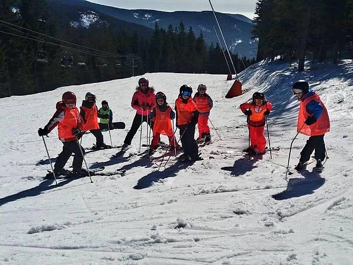 Týdenní lyžařský výcvik žáků 4. a 7. tříd Fakultní základní školy České mládeže v Krkonoších