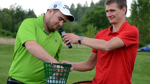 Golfová akce zaujala stovku nováčků. Vpravo projektový manažer CZ GOLF Martin Fučík.