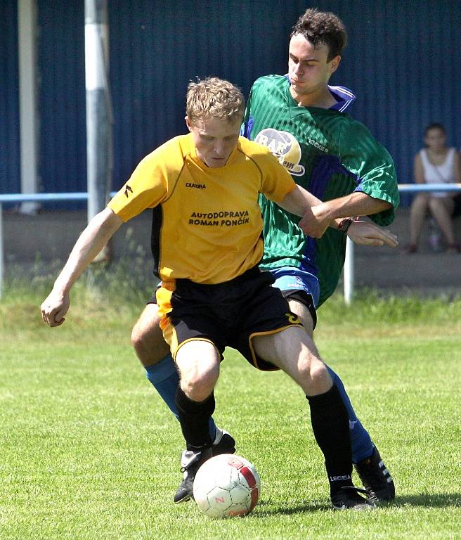 Fotbalisté Chabařovic B (zeleno-modří) porazili Telnici 3:2 po penaltách.