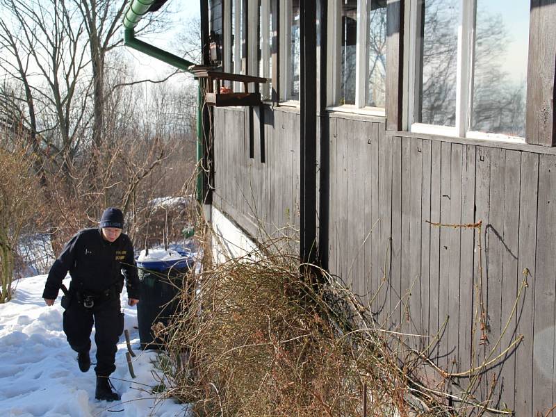 Policisté kontrolovali chatky na Chlumecku.