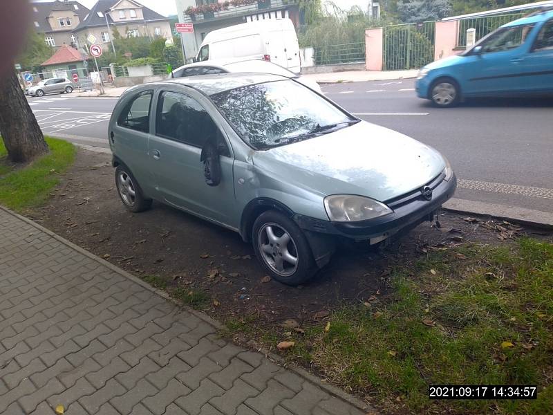 133 Opel Corsa bez RZ ul. Štefánikova 38 Klíše Město vozidlo s ukončenou životností 23.9.2021