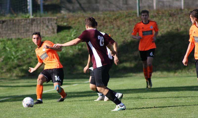 Fotbal, I. A třída 2019/2020, Neštěmice - Roudnice (oranžovočerní).