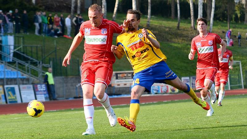 Fotbalisté Ústí (červení) remizovali ve Varnsdorfu 0:0.