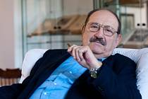 Umberto Eco se rozhodl přepsat některé své romány. Začal tím nejslavnějším, Jménem růže.