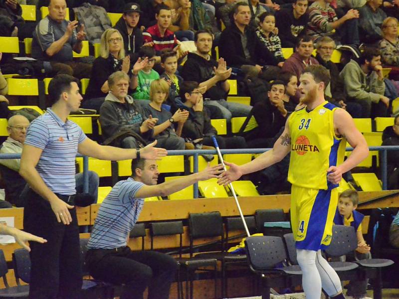 Sluneta Ústí - USK Praha 78:66.