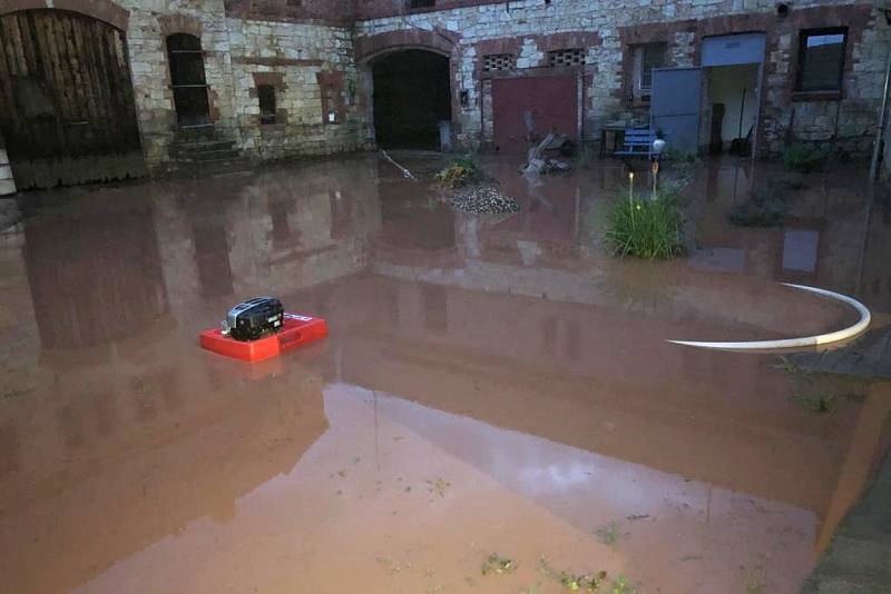 Bouře řádila v noci na 30. června v Ústeckém kraji. Situace v obci Kluček na Lounsku