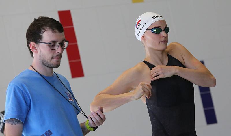 V Ústí nad Labem proběhla od pátku do neděle Velká cena Ústí nad Labem v plavání. Soutěžila i reprezentantka v plavání z Chomutova Simona Baumrtová.