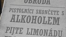 V Řehlovicích U Lípy tanečníky pobavil pátý ročník retroplesu ve westernovém stylu.