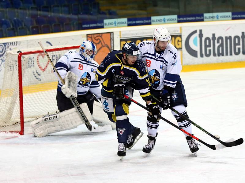 Hokejisté Ústí (modří) doma prohráli s Kladnem 1:4.