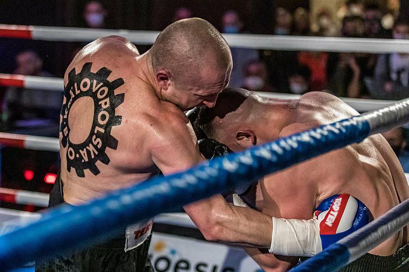 Lukáš Konečný vs Pavel Albrecht, druhý návrat Konečného do ringu během Save Boxing 2021 na ústecké Větruši.