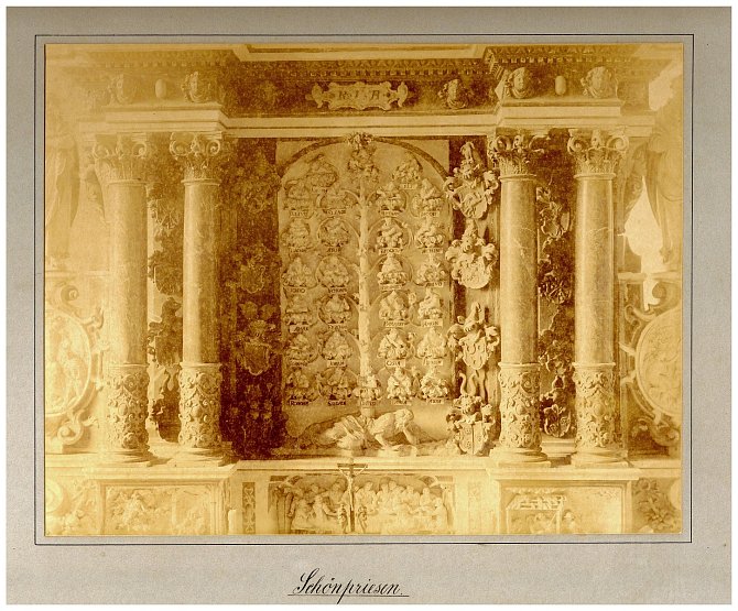Fotografie Karla Chotka z roku 1888, na nichž jsou zachyceny interiéry dnešní národní kulturní památky kostela sv. Floriána v Ústí nad Labem – Krásném Březně.