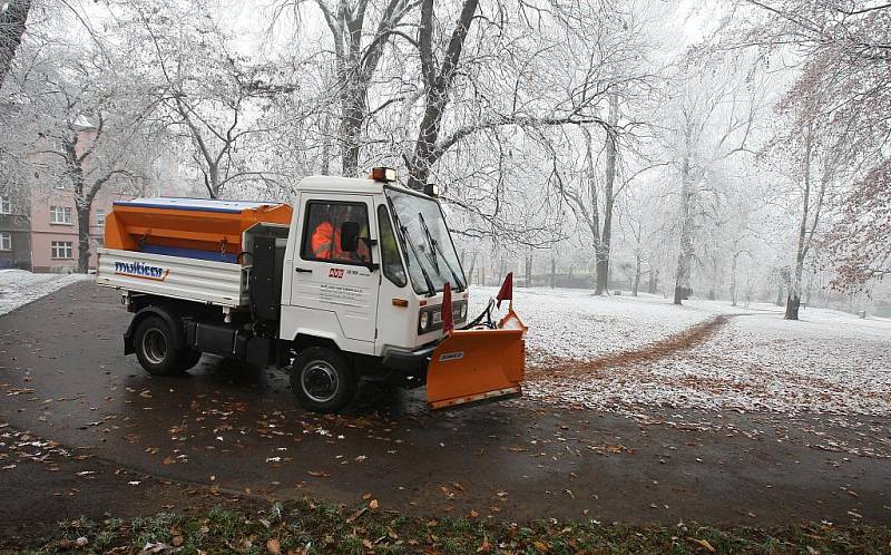 Ráno pokryl centrum Ústí první letošní sníh. Podle meteorologů se ovšem nejednalo o klasický sníh, ale o sníh průmyslový.