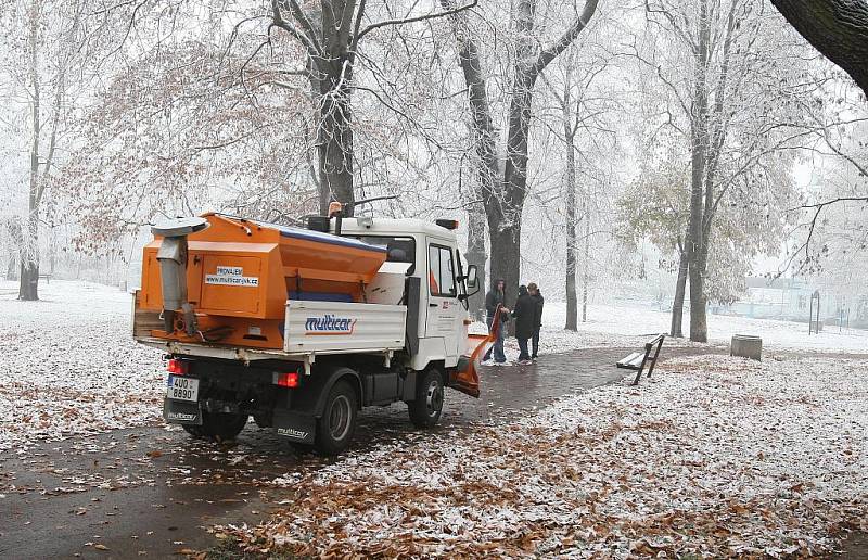 Ráno pokryl centrum Ústí první letošní sníh. Podle meteorologů se ovšem nejednalo o klasický sníh, ale o sníh průmyslový.