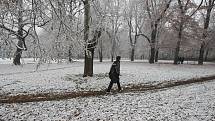 Ráno pokryl centrum Ústí první letošní sníh. Podle meteorologů se ovšem nejednalo o klasický sníh, ale o sníh průmyslový.