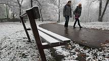 Ráno pokryl centrum Ústí první letošní sníh. Podle meteorologů se ovšem nejednalo o klasický sníh, ale o sníh průmyslový.