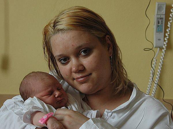 Monika Zrübecká, porodila v ústecké porodnici dne 4. 4. 2011 (18.00) dceru Anetu (49 cm, 3,35 kg).