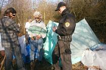 Díky fotopastem se městské policii daří chytit viníky přímo při zakládání černých skládek.