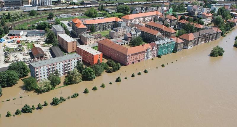 Velká voda v Ústí na leteckých snímcích, středa 5. června 2013.