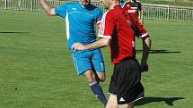 Fotbalisté Brné (červení) zvítězili v Jílovém 1:0. 