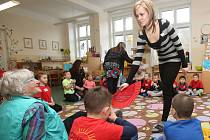 Děti ze školky v Petrovicích navštívili kamarádi z německého příhraničí.