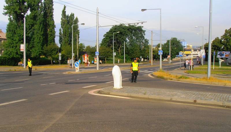 Anonym oznámil ve čtvrtek ráno bombu na ústeckém soudu. Budovy muselo opustit 350 až 400 lidí.