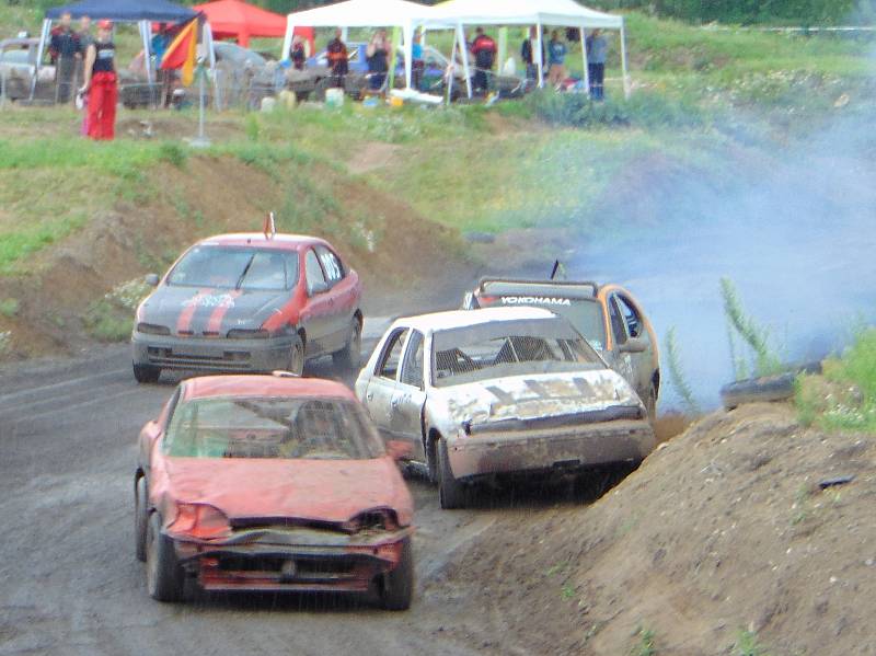 Čtvrým dílem pokračoval v sobotu sedmidílný autocrossový seriál Autopoint Cup na dráze v Chabařovicích.