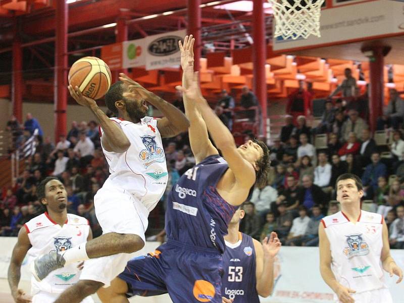 Děčín zvládl i derby a dál vládne NBL! Ústí nad Labem nemělo šanci, Prostějovu podlehlo o 35 bodů .