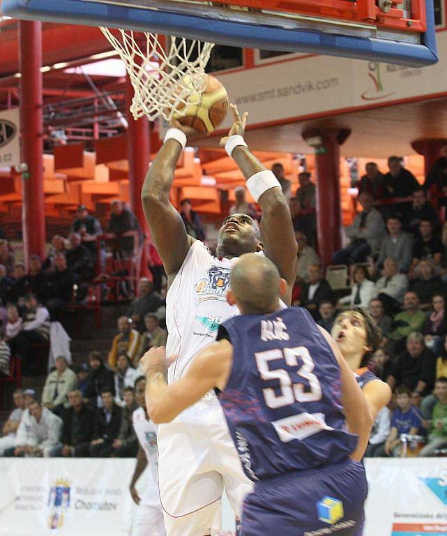 Děčín zvládl i derby a dál vládne NBL! Ústí nad Labem nemělo šanci, Prostějovu podlehlo o 35 bodů .