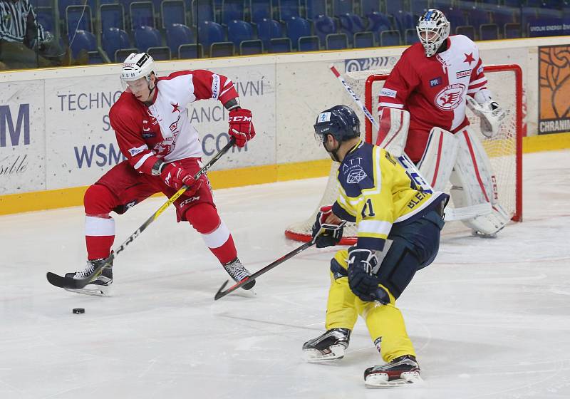 Ústečtí hokejisté (žlutí) doma porazili Slavii 3:1.