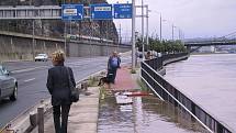 Ústí nad Labem se ve středu 13. srpna 2002 připravovalo na kulminaci Labe. Snímky jsou z centra města, předmostí a u přítoku Bíliny.